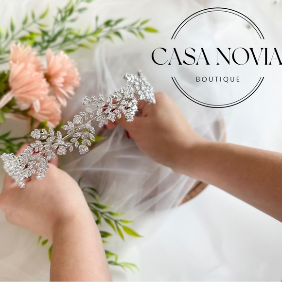 Bridal hair accessories
